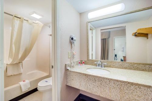 Econo Lodge Walterboro I-95
