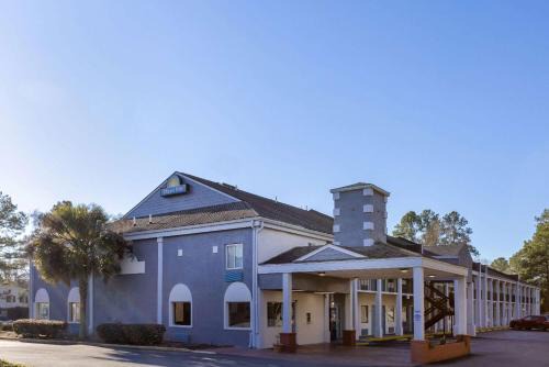 Days Inn by Wyndham Columbia in Columbia