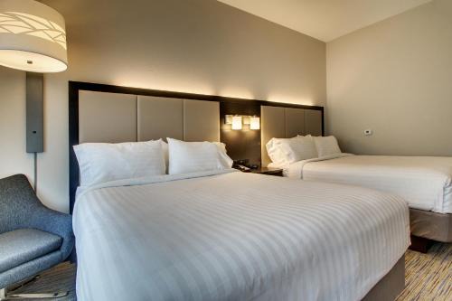 Holiday Inn Express & Suites Charleston NE Mt Pleasant US17 by IHG