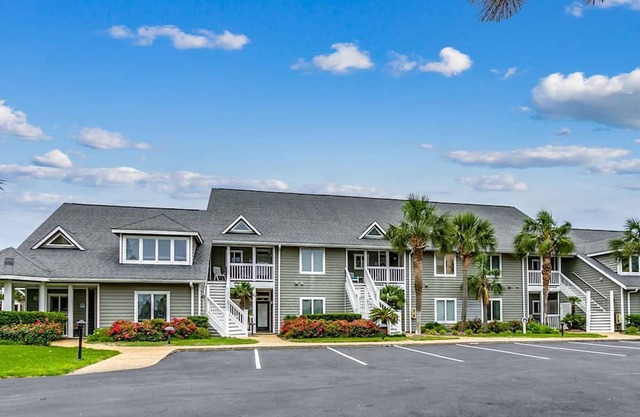 Steps to the Sand! Ocean View Condo in Windermere at Kingston Plantation; $300 FREE Activities Daily